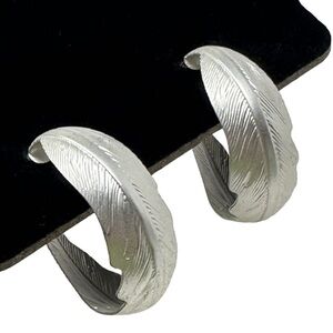 🌺 Crystal Avenue Silver Hypoallergenic 1” Feather Hoop Post Back Earrings NWT